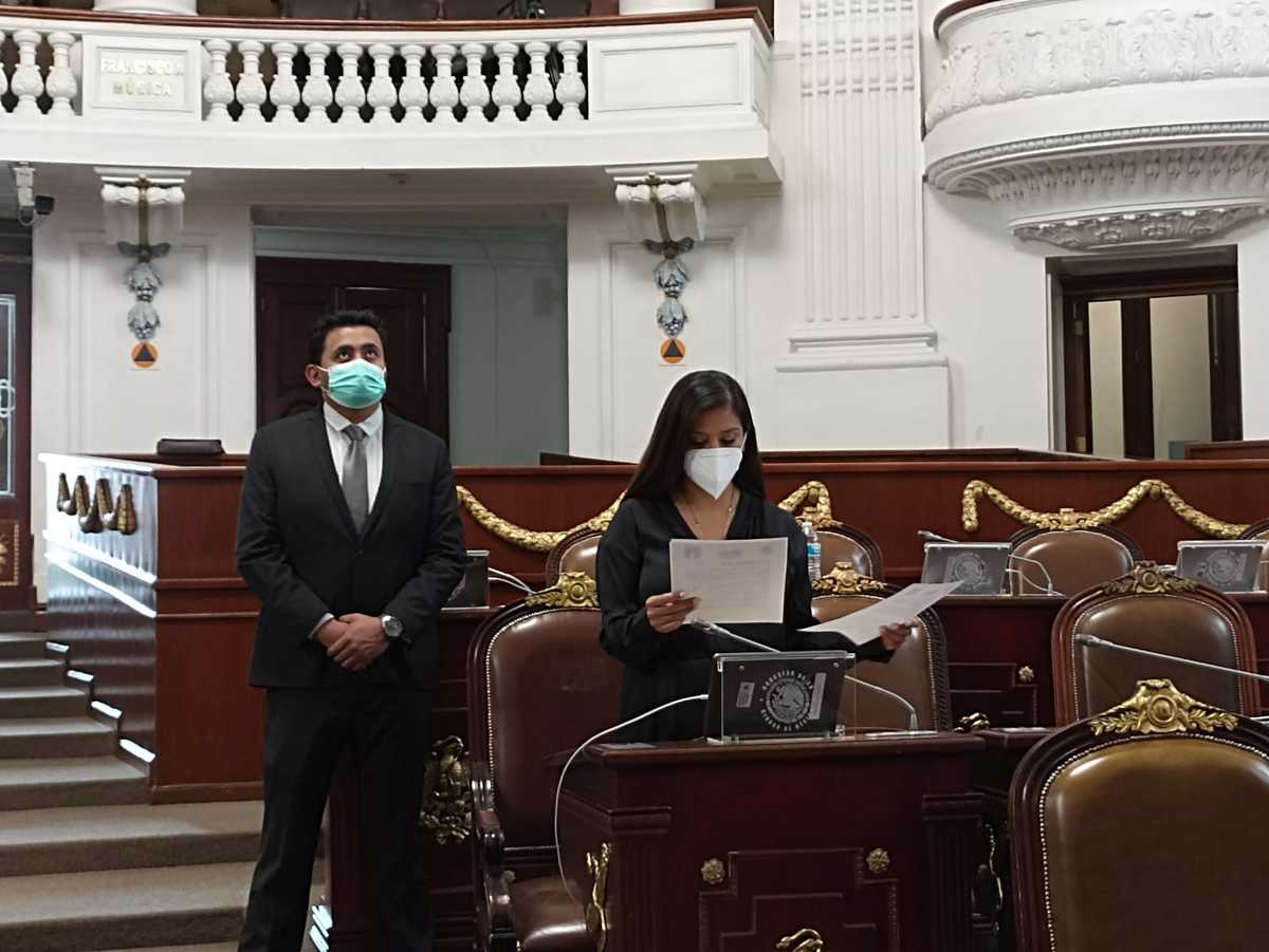 Diputada del PAN llega escoltada a Congreso de CdMx para protegerse de acoso sexual.