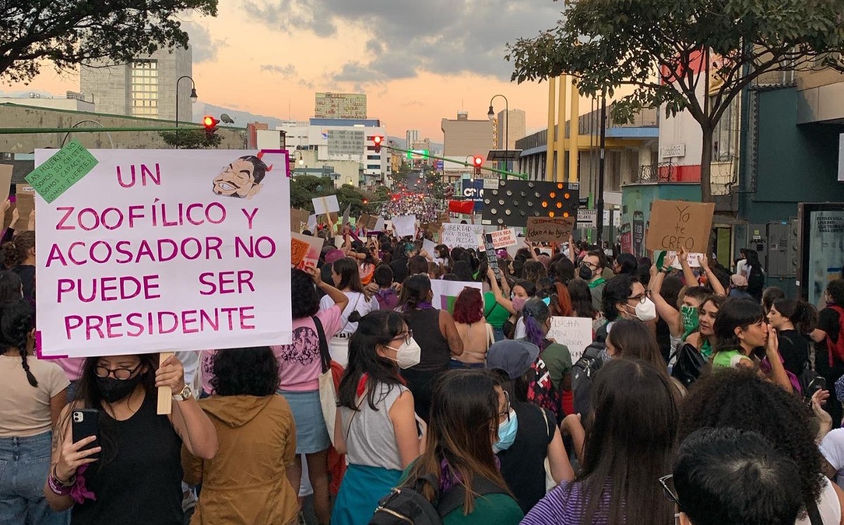 Las mujeres también expresaron su apoyo a la legalización del aborto. | Twitter (@christina_fem)