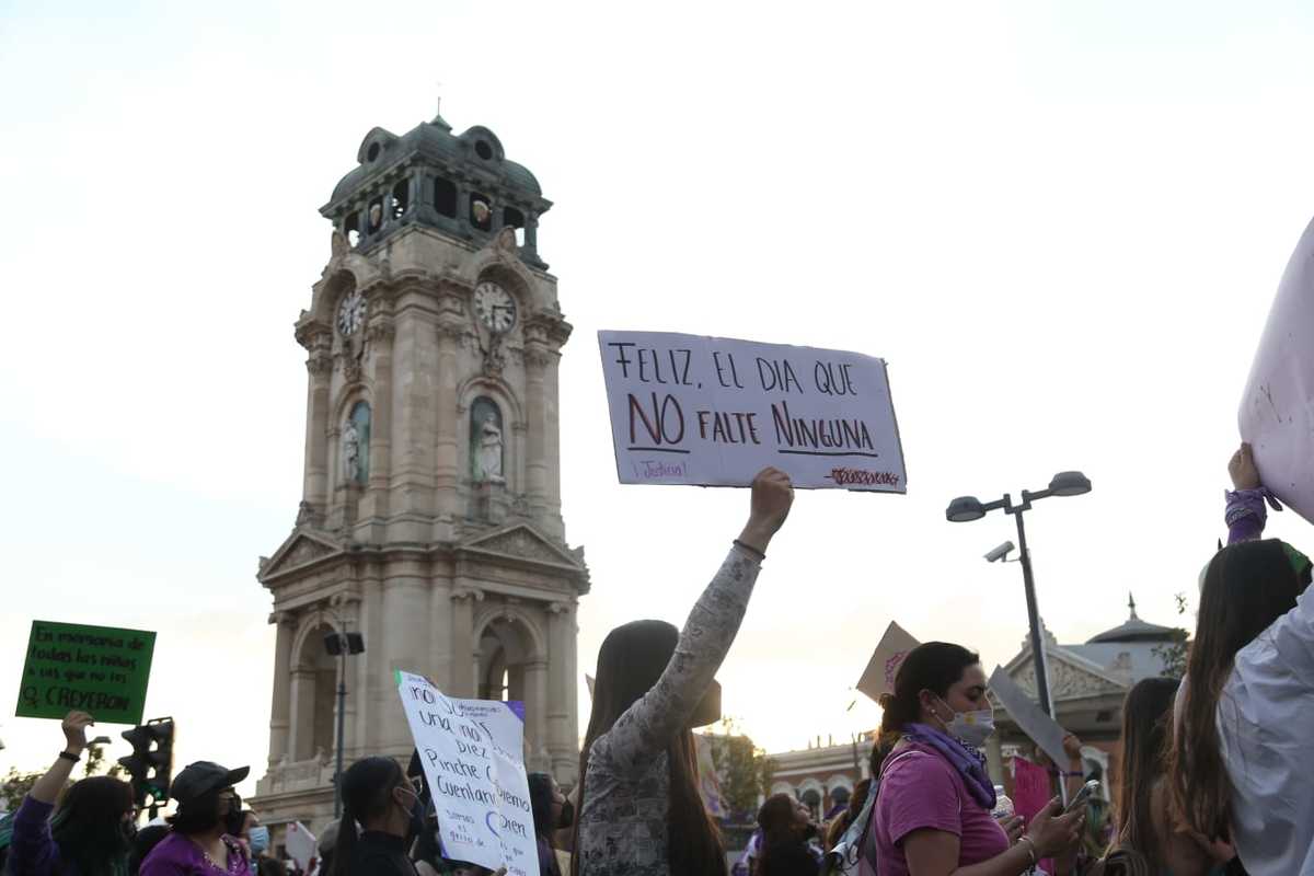 Mujeres marchan en Pachuca con motivo del 8M (Jorge Sánchez)