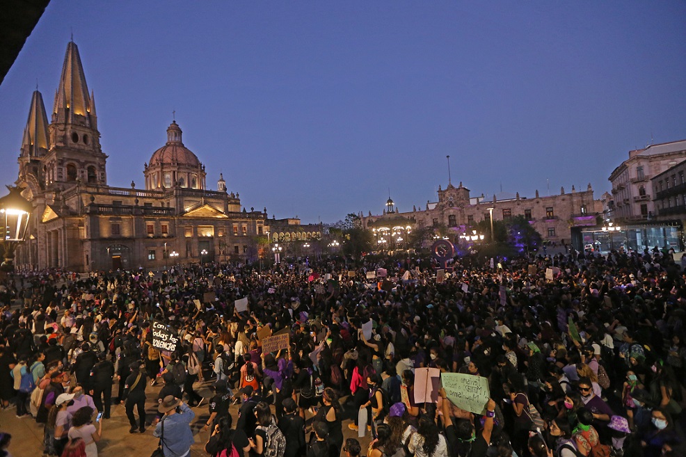 En Plaza de Armas finaliza la manifestación del 8M en Guadalajara (Fernando Carranza)
