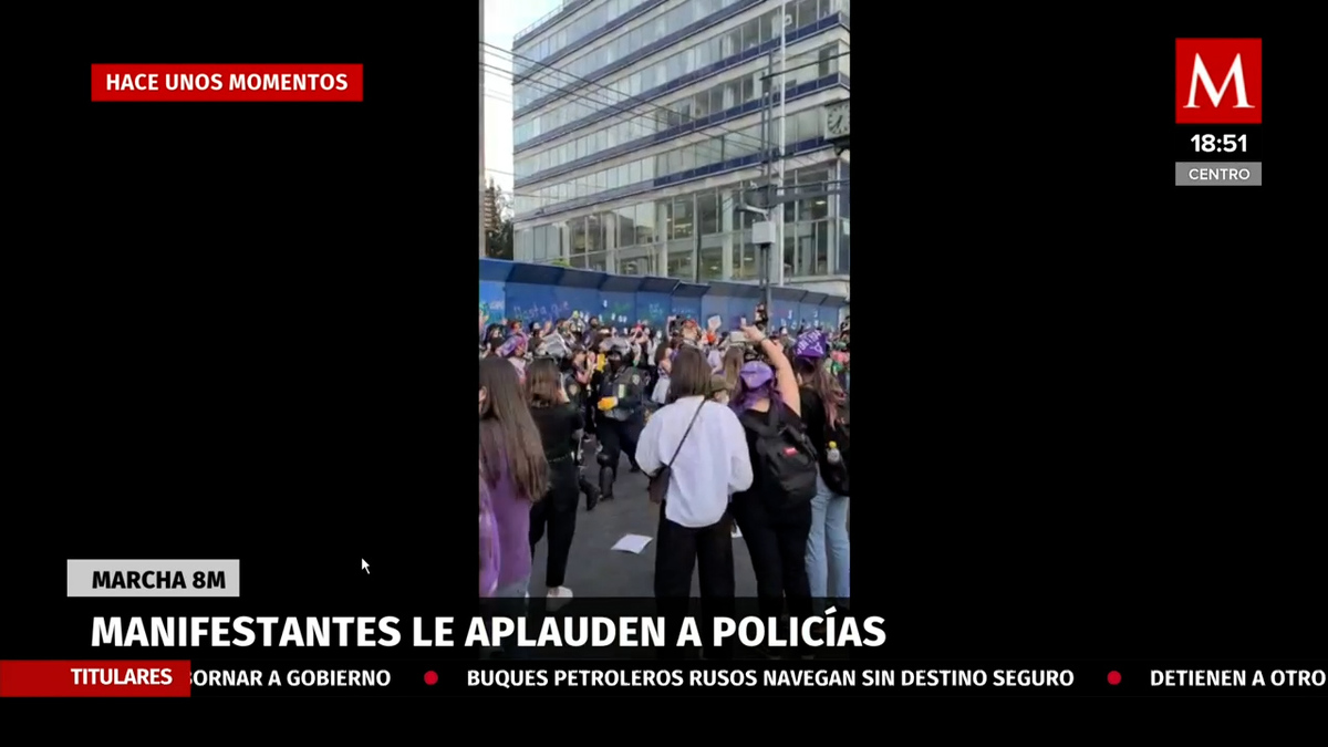 Policías recibieron aplausos por parte de contingentes
