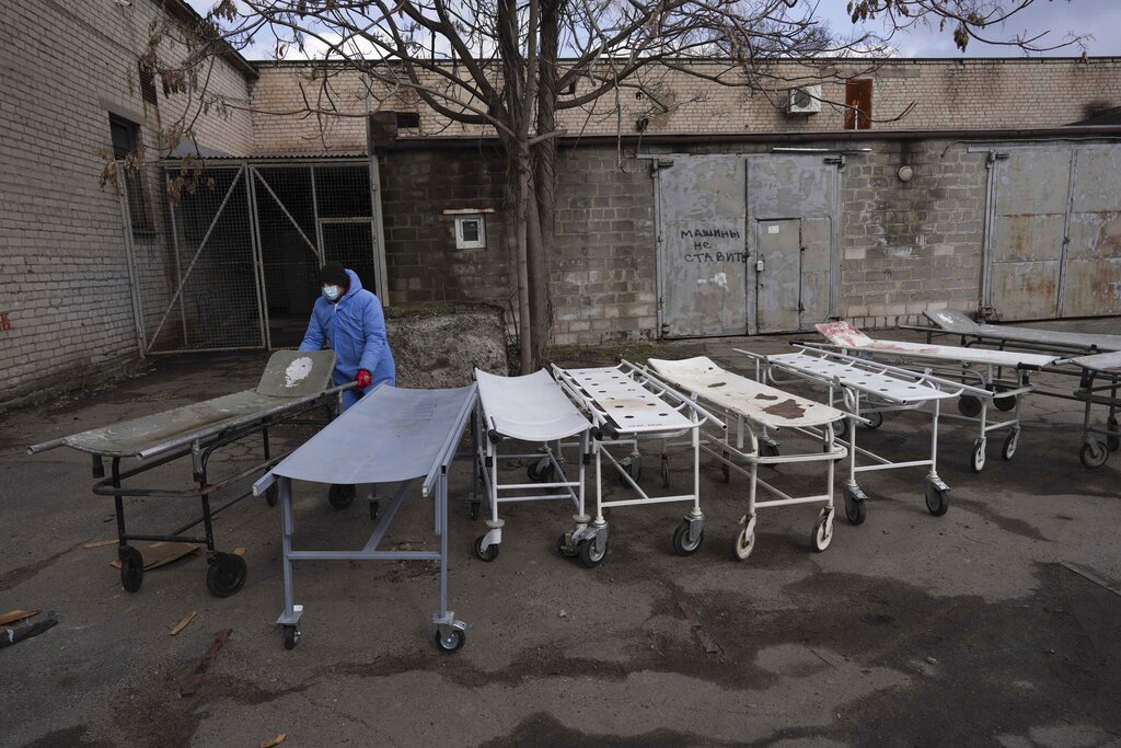 El ataque contra un hospital infantil en Mariupol dejó al menos 17 muertos. (AP)