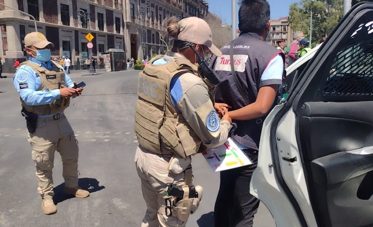Los hombres fueron detenidos por elementos de la policía Turística. | César Velázquez
