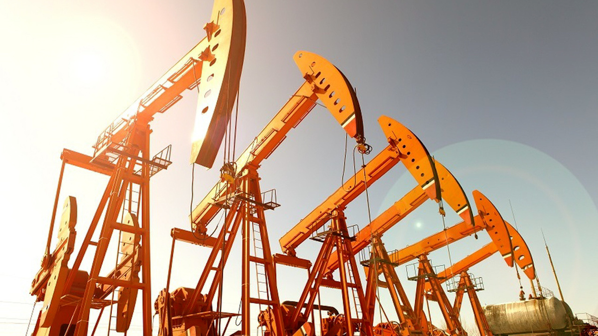 Petróleo continúa su escalada impulsado por embargo energético de EU a Rusia