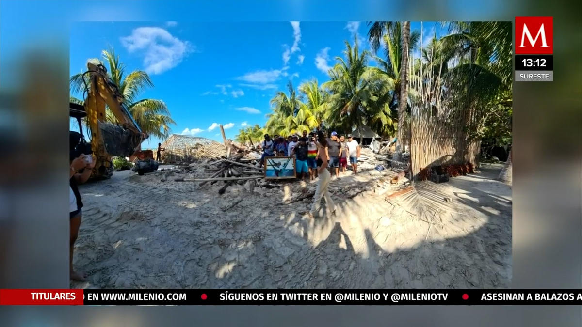 Policías desalojan restaurante para destruir con maquinaria pesada