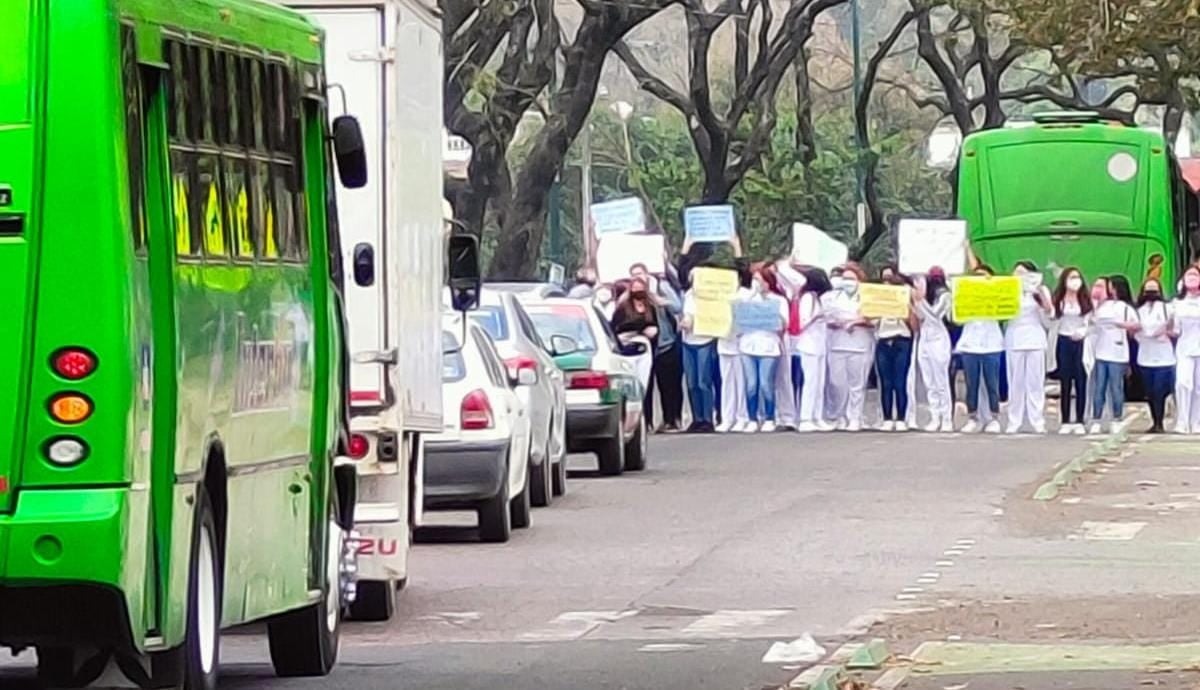 Realizaron algunos bloqueos en avenidas importantes. (Isabel Zamudio)