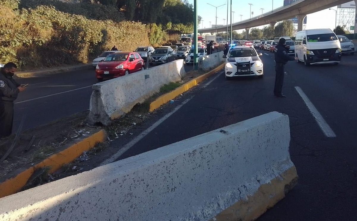 Autoridades señalan tomar vías alternas.
