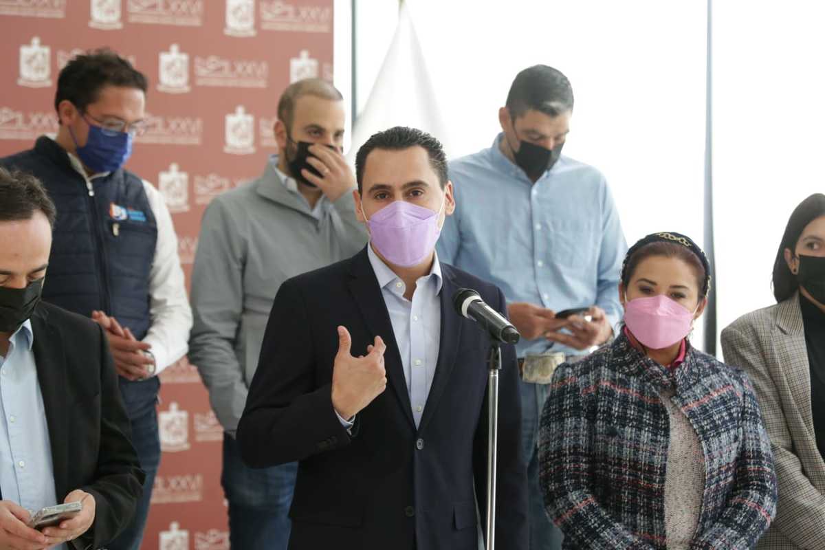Diputados de Acción Nacional iniciaron la consulta con especialistas sobre la factibilidad de la Vía Libre. Foto: Jorge López