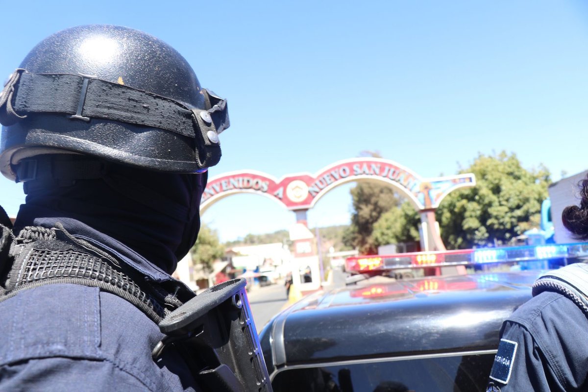 Fuerzas Armadas y policías entraron al poblado para restablecer el orden. (Twitter)