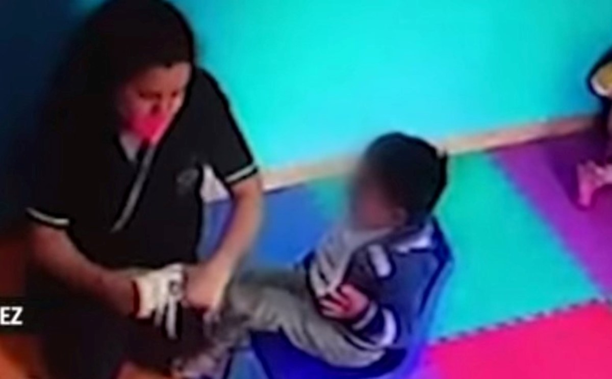 La mamá del menor presentó una denuncia contra la escuela y la cuidadora. | Especial