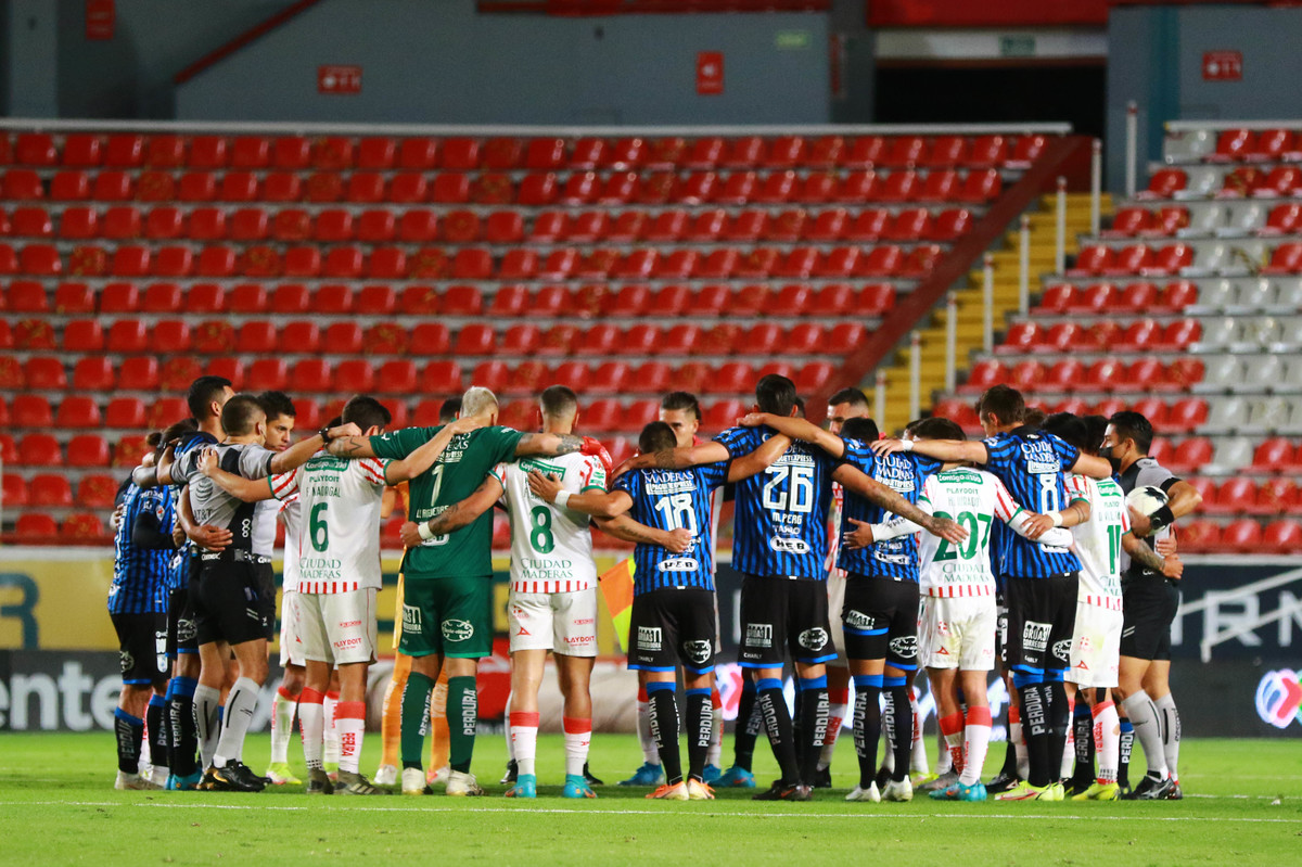 Detienen el Necaxa vs Querétaro al minuto 62 para mandar mensaje de paz (Imago7)