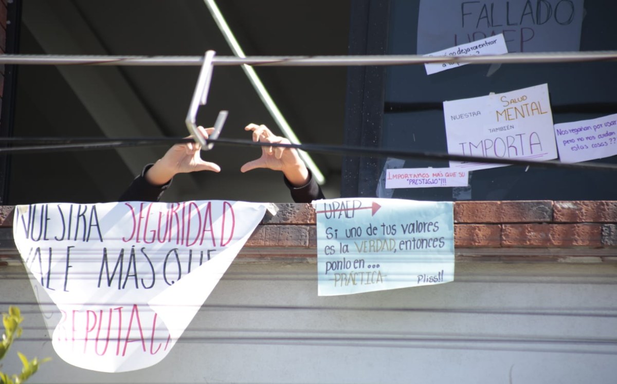 Estudiantes de la prepa Upaep exigen mayor seguridad | Andrés Lobato