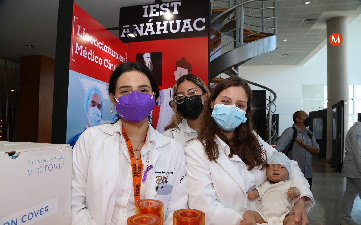 Alumnos de Medicina del IEST. (Yazmín Sánchez)