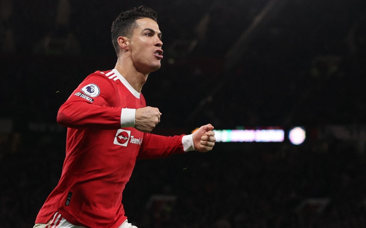 Cristiano se convierte en máximo goleador en partidos oficiales en victoria del United ante Tottenham (Reuters)