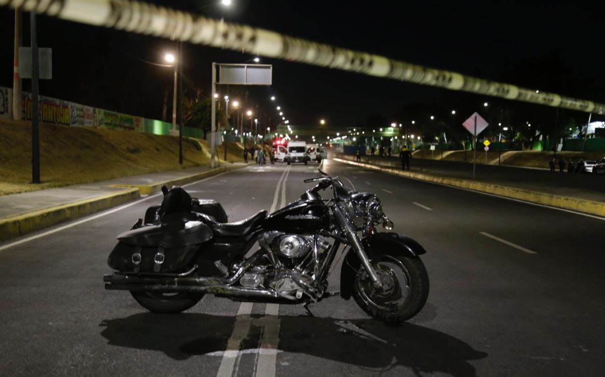 Motociclista pierde la vida tras impactar con un poste en la GAM. (Enrique Luna)