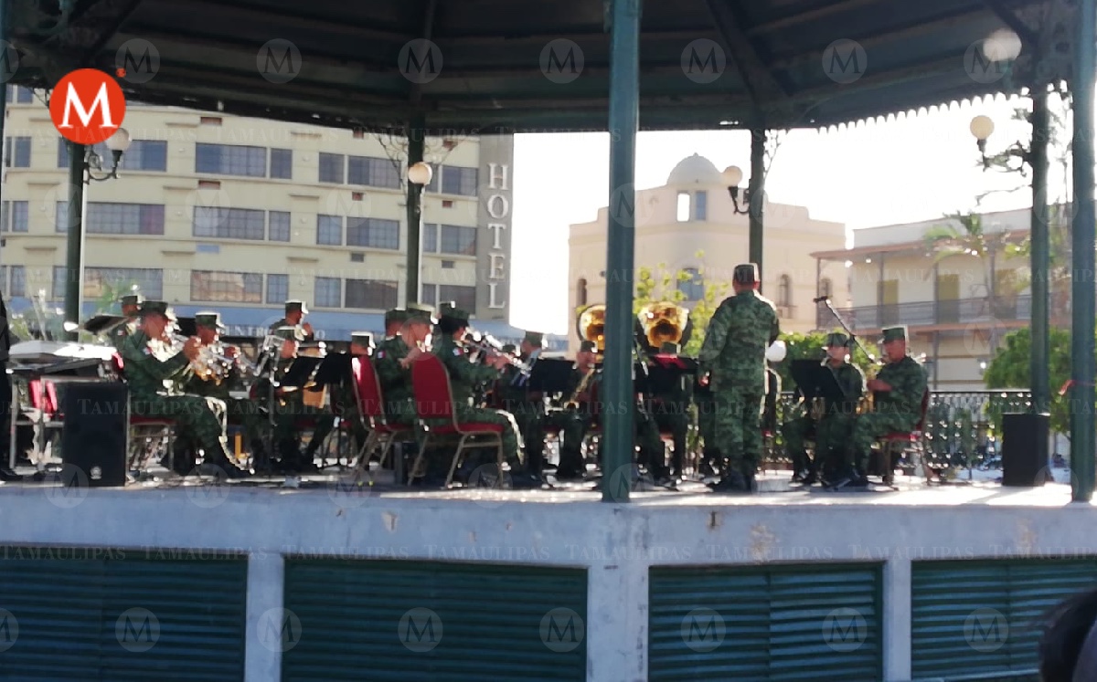 Sedena realiza concierto en plaza de la libertad en Tampico. (Jaime Maya)