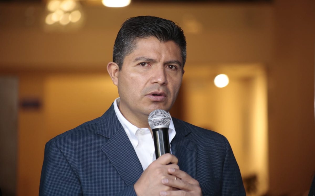 Ante baja de contagios del covid-19, será el gobierno del estado que decida si seguirá el uso de cubrebocas en espacios abiertos: Eduardo Rivera  | An