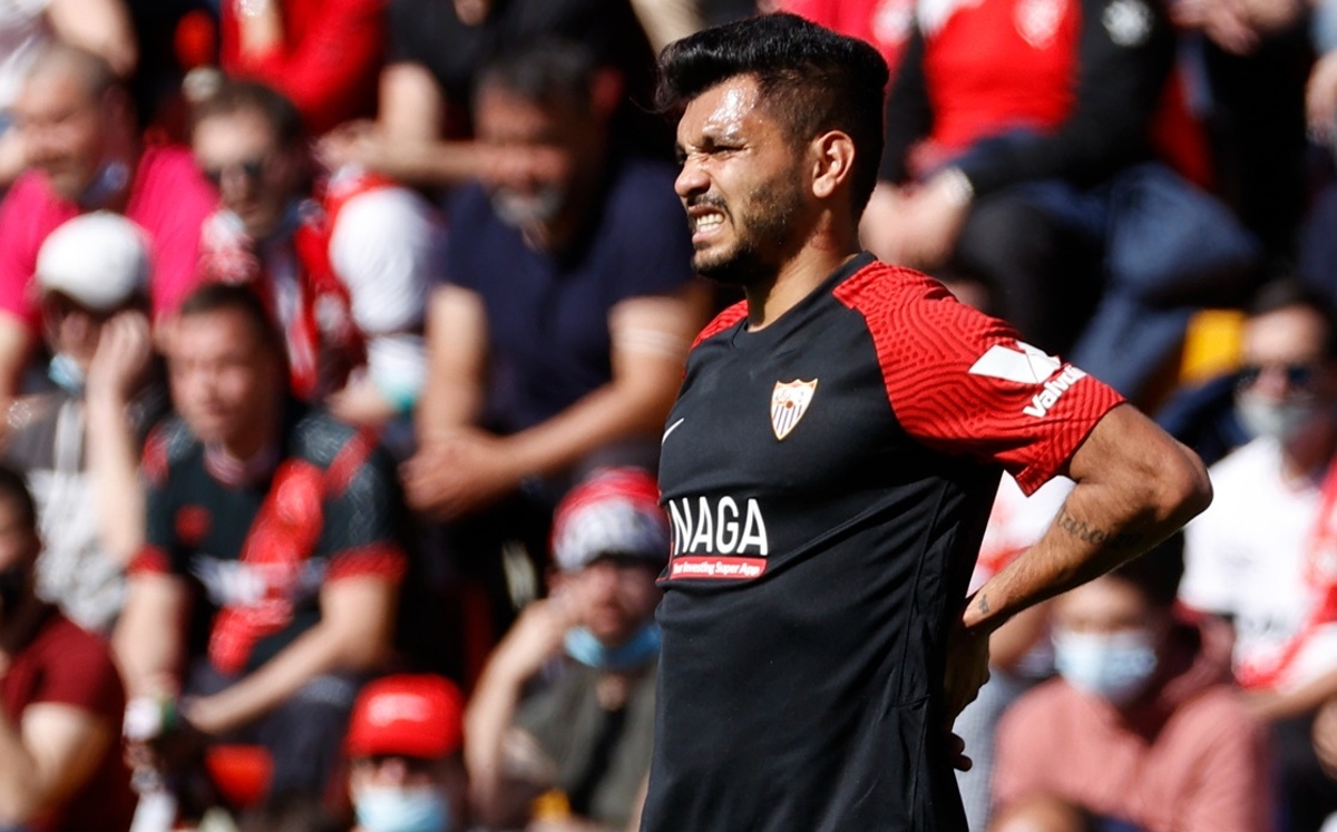 'Tecatito' Corona salva al Sevilla con asistencia en empate ante Rayo Vallecano (EFE)