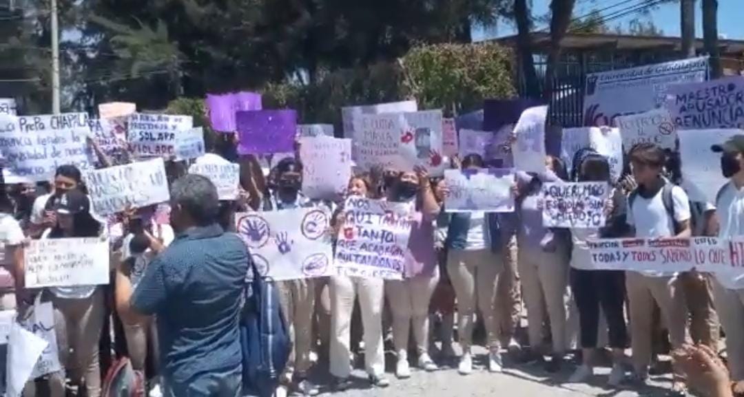 Acusan de abuso sexual a docente de preparatoria en Chapala (Especial)