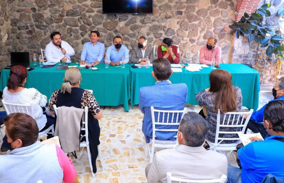 Afectados se reunieron con autoridades municipales y diputados. (Cortesía)
