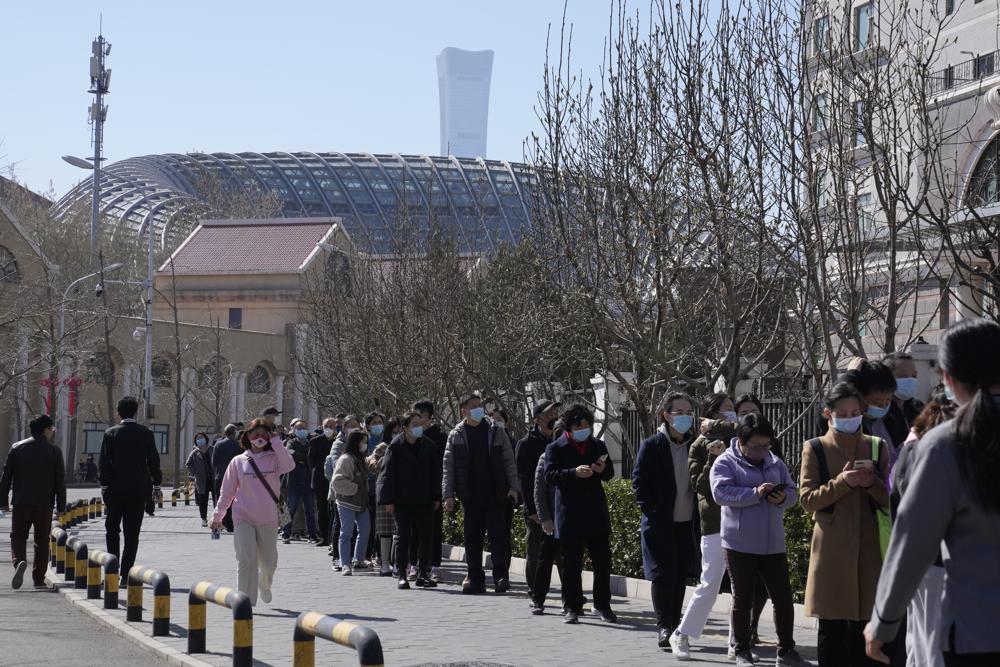 China lucha contra múltiples brotes, impulsados por el ómicron sigiloso | AP