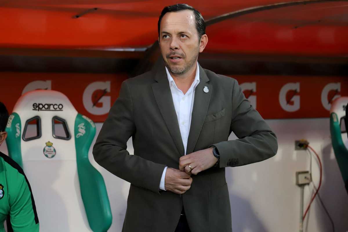 Eduardo Fentanes destacó la unión que hay entre los jugadores de Santos Laguna. (Rolando Riestra)