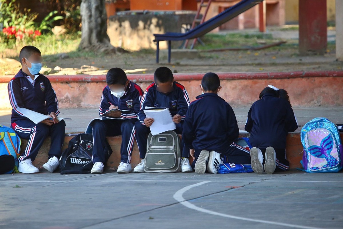 Los pobladores no saben hasta cuándo los niños van a regresar a clases.