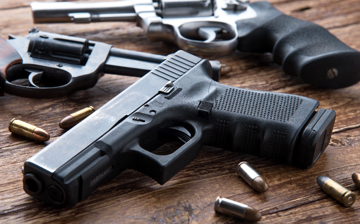 La demanda busca involucrar a las armerías para detener el tráfico ilícito de éstas en México. | Shutterstock