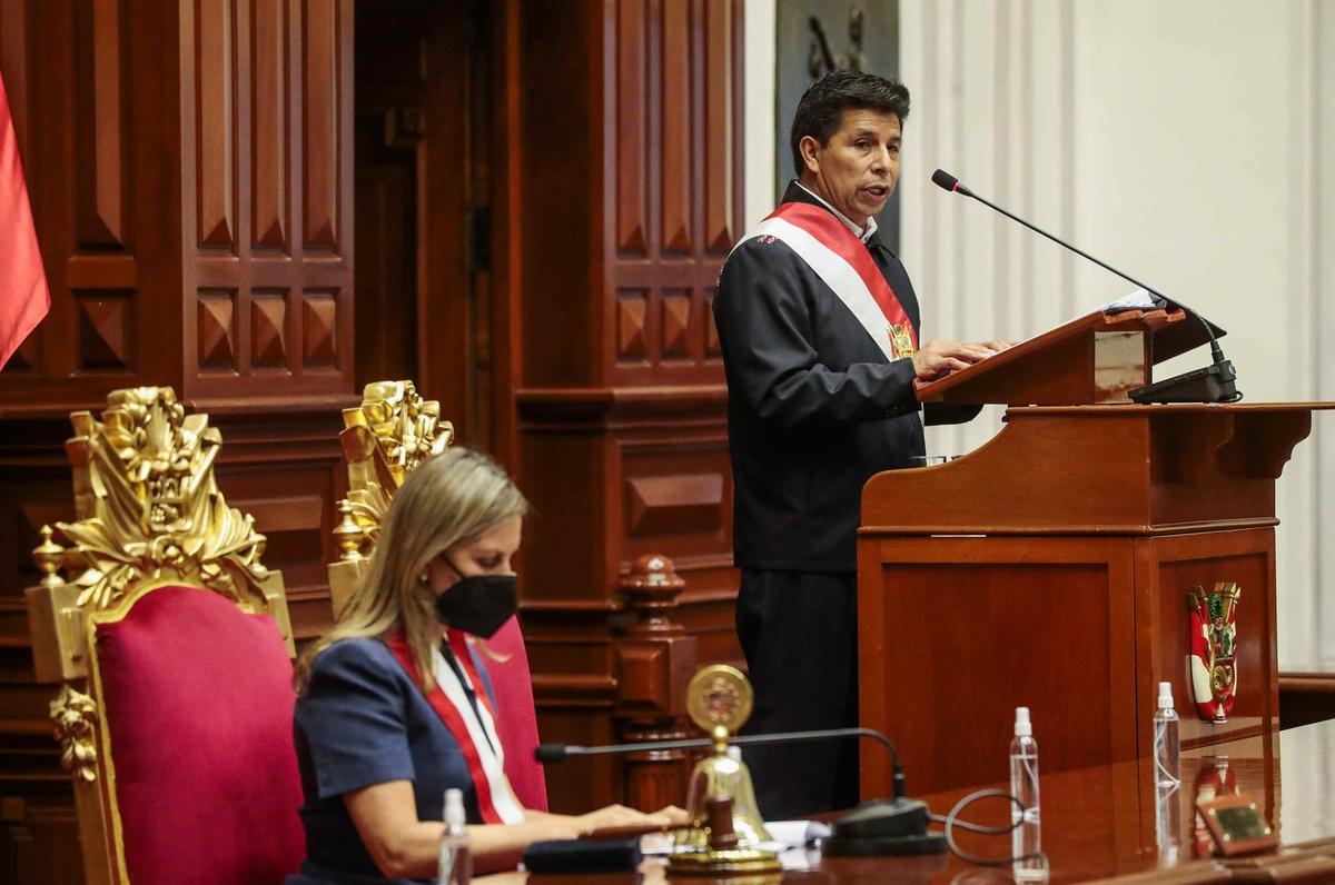 En su discurso el presidente de Perú reveló su intención de adelantar las elecciones del país (EFE)
