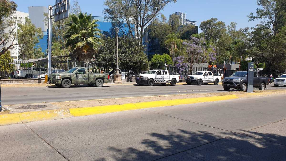 Unidades federales permanecen afuera del fraccionamiento Puerta de Hierro (Especial)