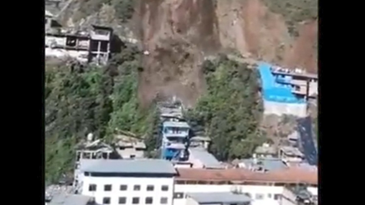 Alud es captado en video llevándose casas en Perú; calculan al menos 60 hogares afectados