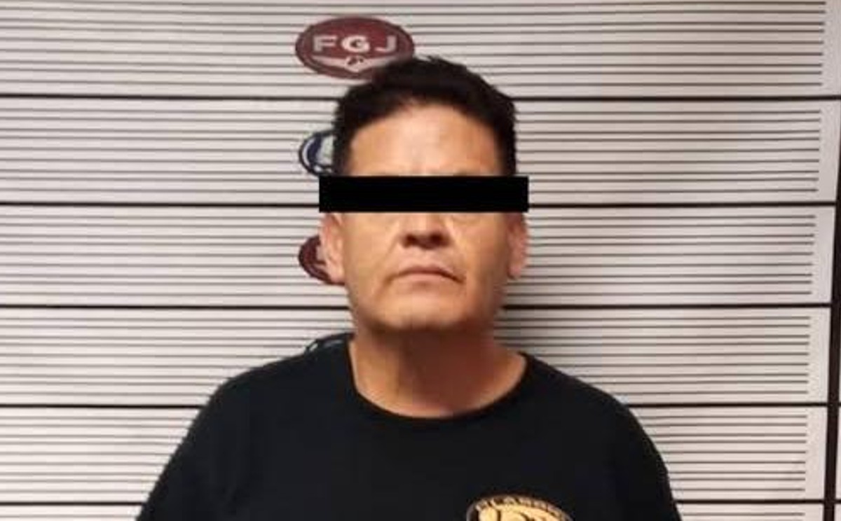 Alumnos difundieron en redes sociales la agresión física y verbal que cometió.