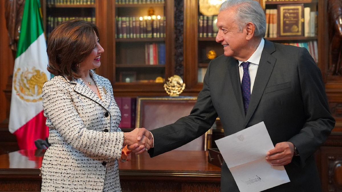 AMLO recibe cartas credenciales de 8 embajadores en México