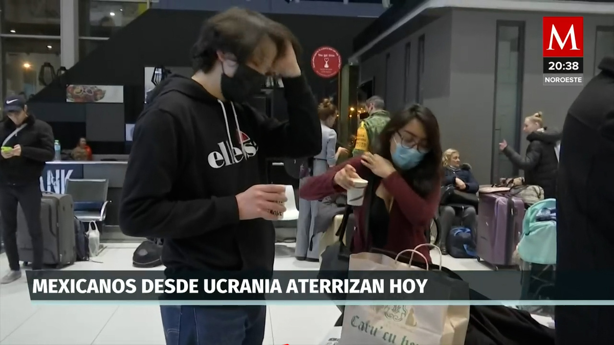 Aterriza en AICM segundo vuelo con mexicanos provenientes de Ucrania