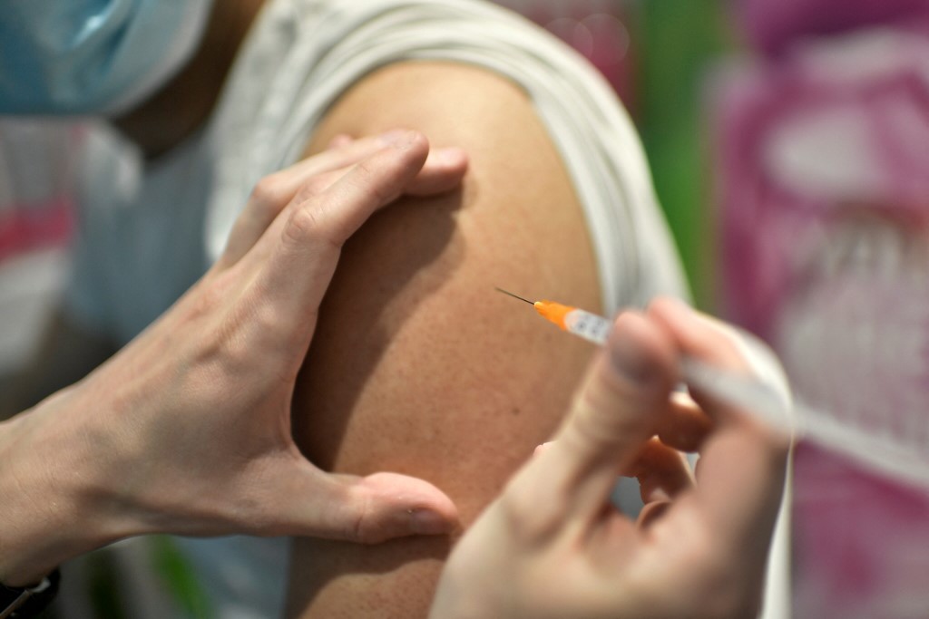 Buscan acuerdo con patentes de vacunas de covid-19 (AFP)