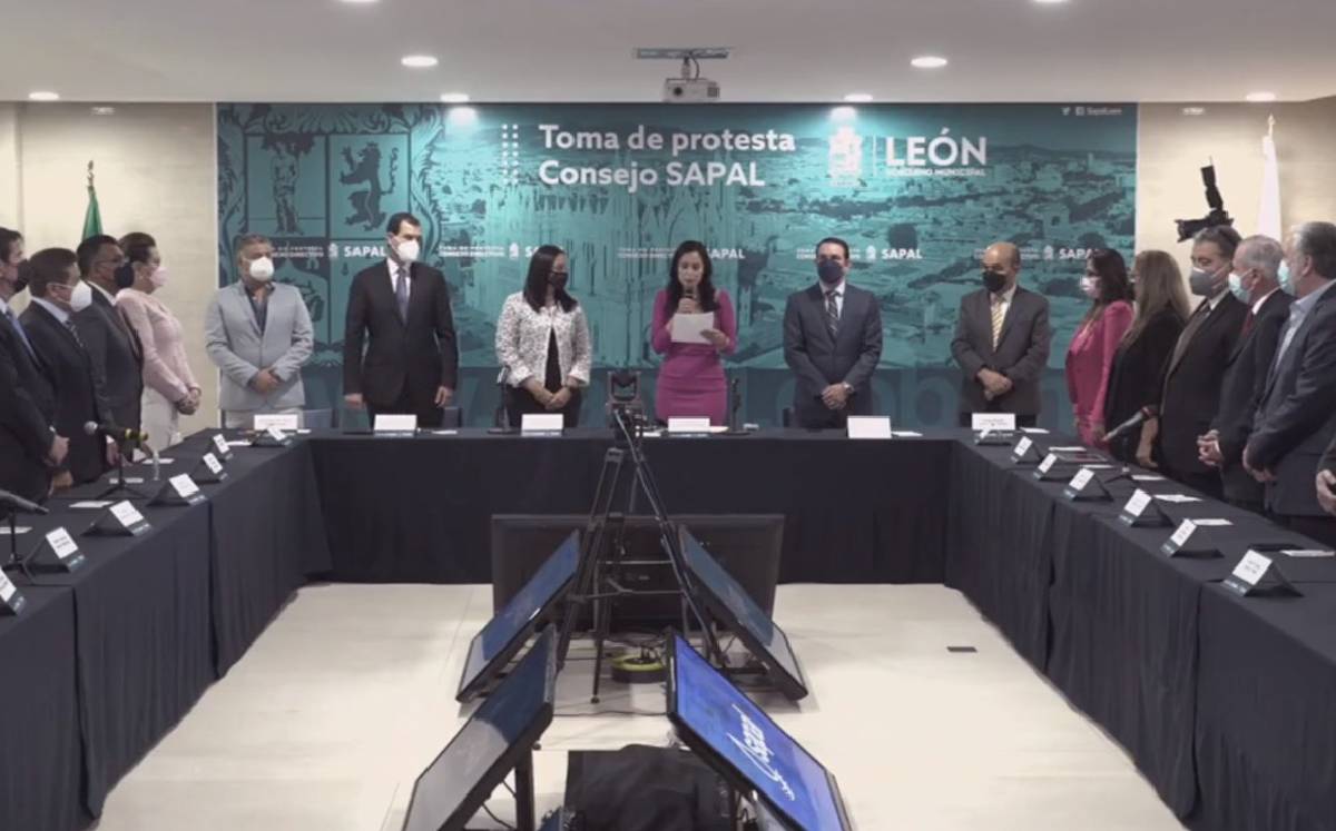 Nuevo Consejo Directivo del Sistema de Agua Potable y Alcantarillado de León.-