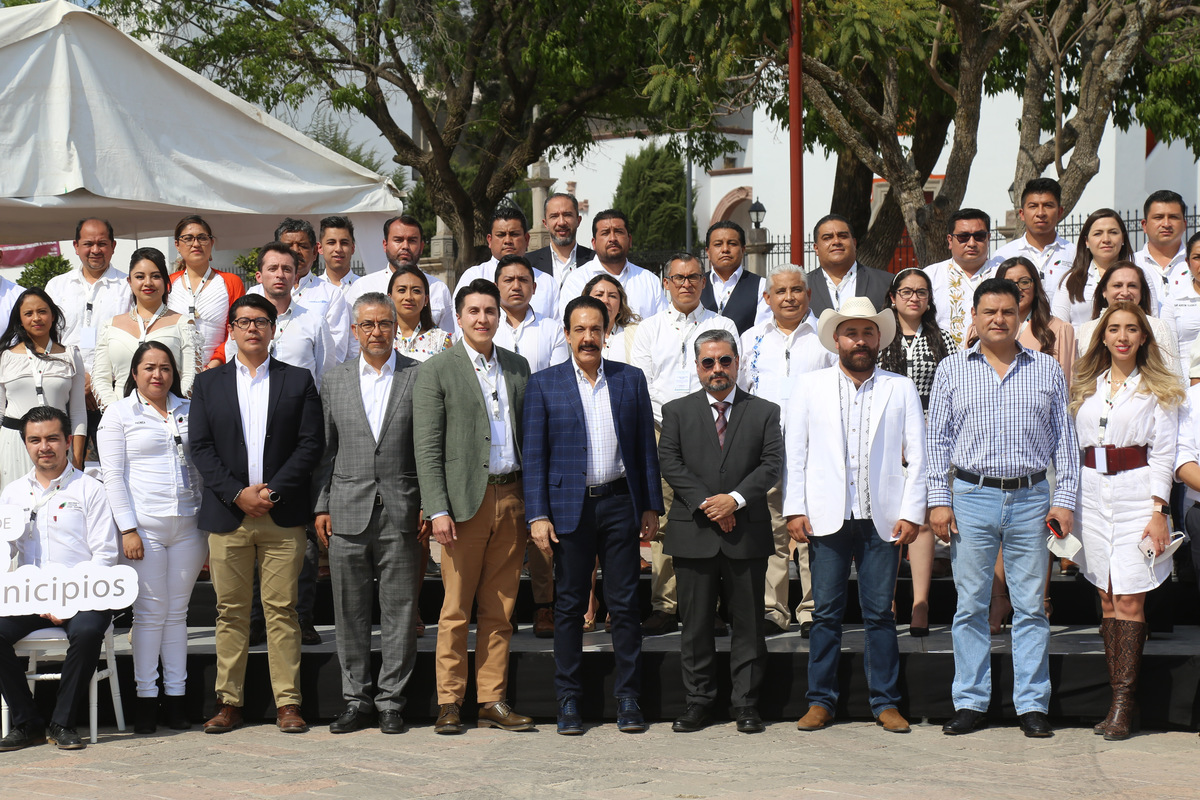 El gobernador y contralores municipales de Hidalgo. (Especial)