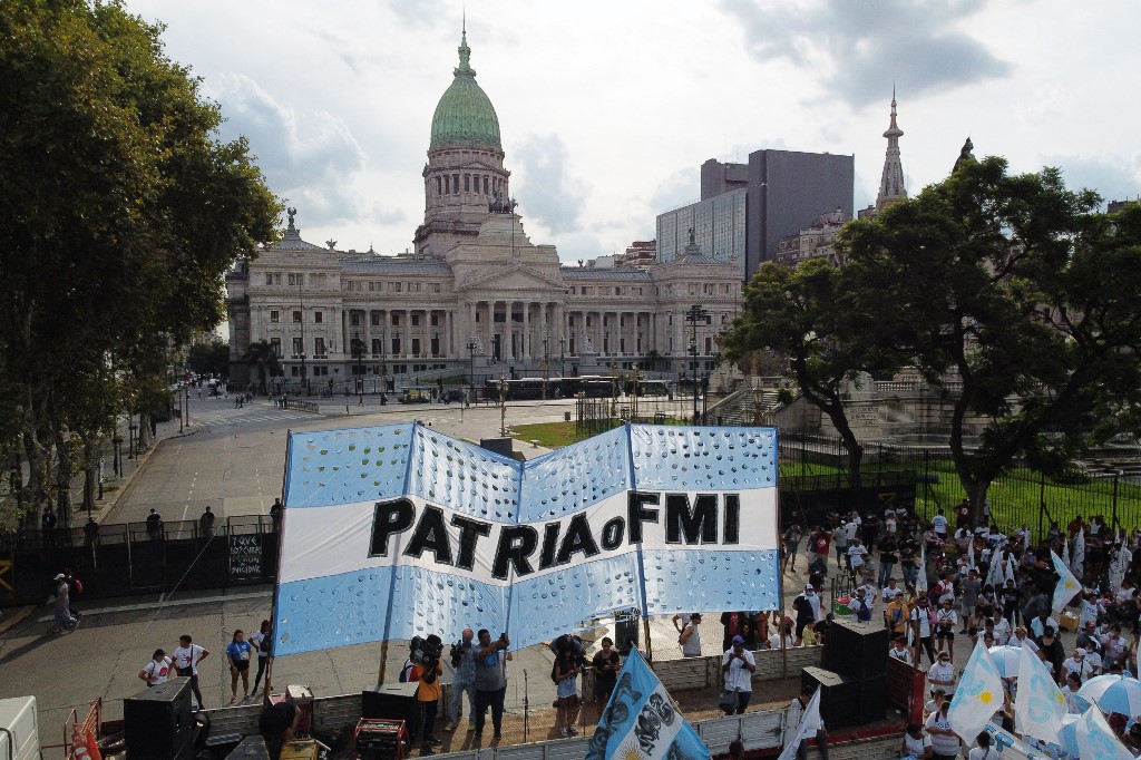 El Congreso de Argentina aprobó el acuerdo con el FMI pese al rechazo de alguno sectores. (AFP)