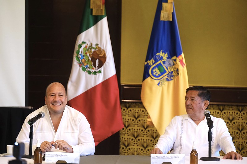 Enrique Alfaro ofreció una rueda de prensa en el municipio de Puerto Vallarta. (Cortesía)