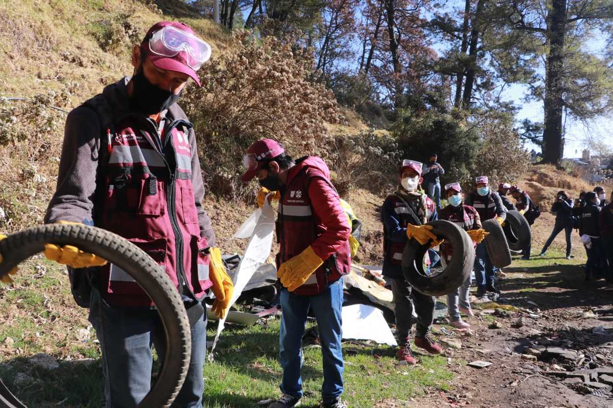 Los brigadistas realizan la limpieza de los espacios | Especial