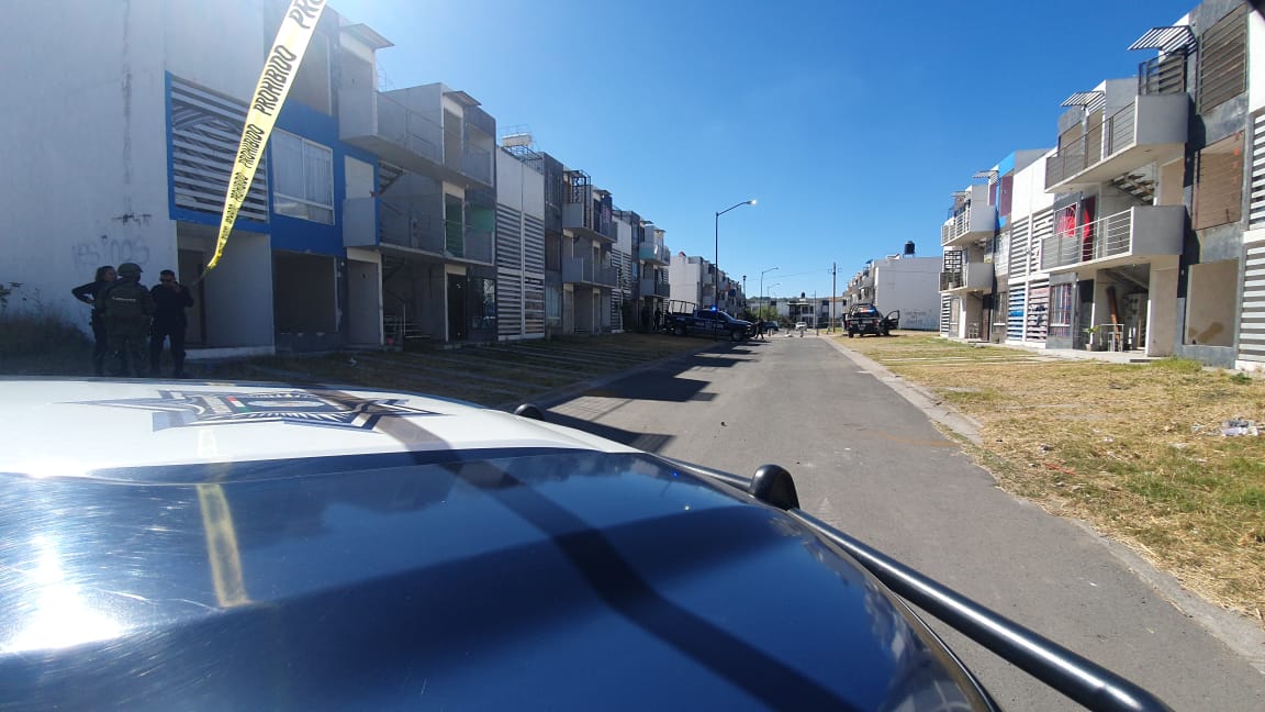 Policías de Tlajomulco resguarda sitio del asesinato en Villa Fontana Aqua (Juan Carlos Munguía)