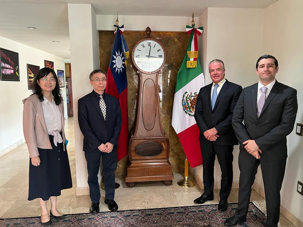 Raúl Rocha Cantú acudió a una reunión con representantes de la oficina en materia económica de Taipei en México