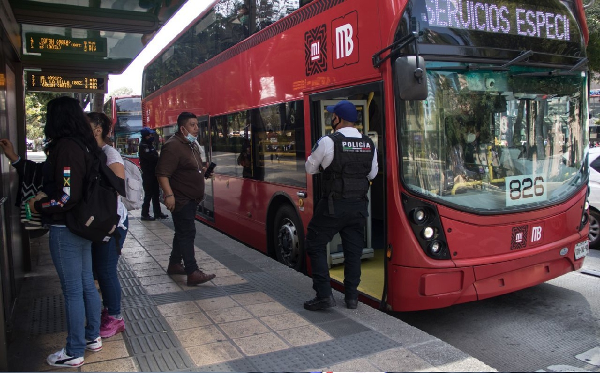 Servicios como el Metrobús y el Metro operarán en diferentes horarios. | Cuartoscuro