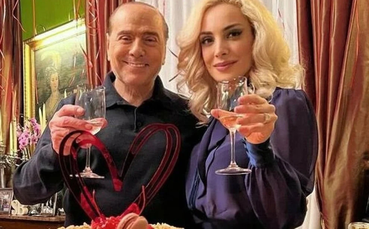 La "no boda" de Berlusconi y su novia 53 años más joven |Especial