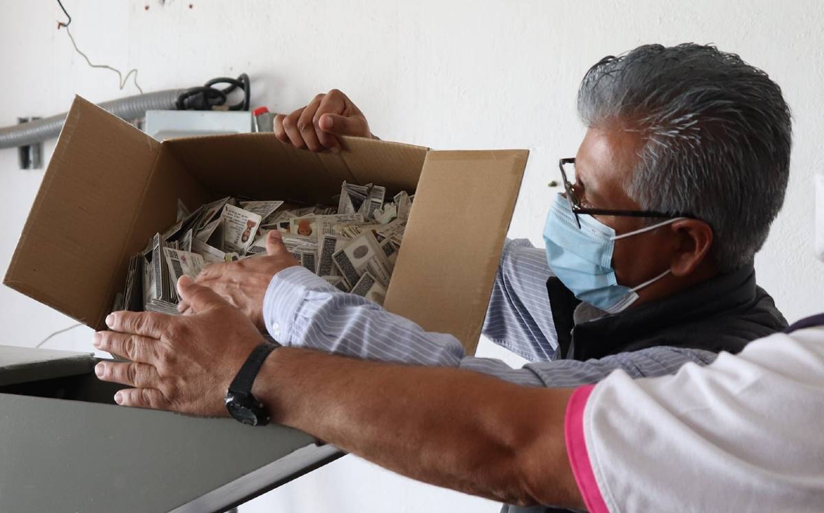 La destrucción de las credenciales para votar evita el mal uso de datos personales.-