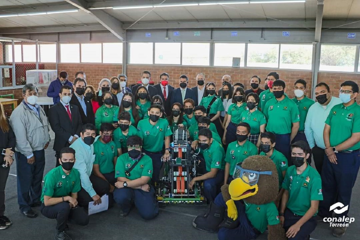 El equipo de robótica del Conalep Torreón. (cortesía)