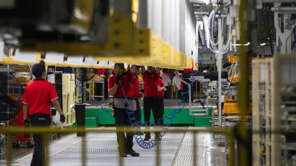 Personal ocupado en manufacturas se recuperó en enero; aumentó 0.1%
