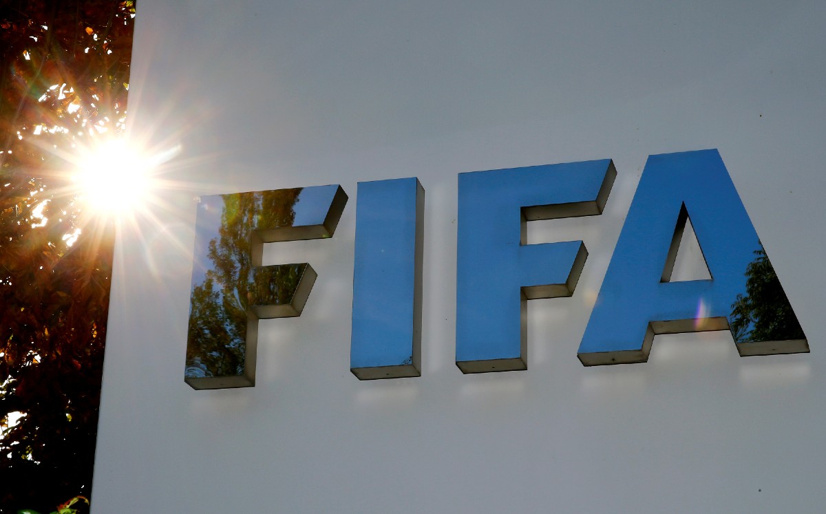 Fundación FIFA dona un millón de dólares y ayuda humanitaria a Ucrania (Reuters)