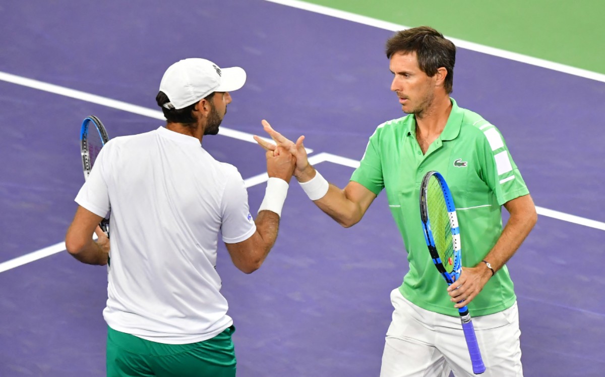 Santiago González y Édouard Roger-Vasselin, subcampeones en dobles de Indian Wells (AFP)