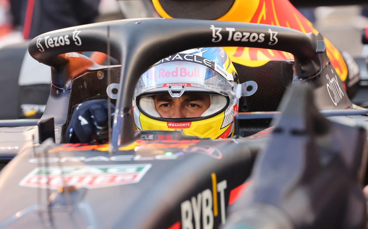 Checo Pérez deja ir el podio en el Gran Premio de Bahréin (AFP)